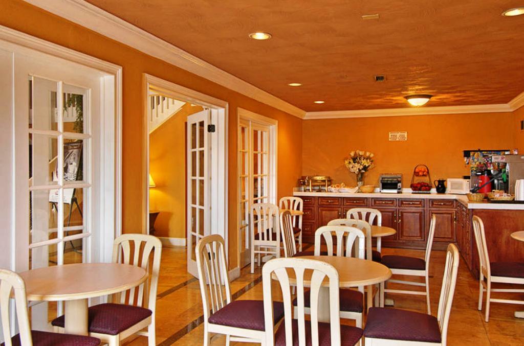 Courtyard Inn North Highlands Restaurant bilde